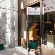 Usi batante, usi batante automate, usi batante din sticla, usi batante automate birou, usi batante automate centre comerciale, usi batante automate magazin, usi batante spitale, usi batante evacuare, usi batante Record